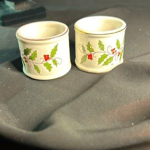 KASHIMA VTG 2 Porcelain Holly Christmas Napkin Rings. Light red stains on edge.